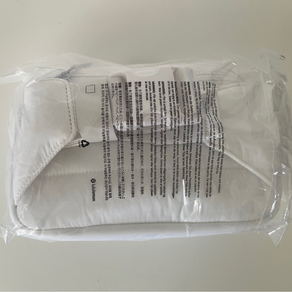 NEW⭐️LULULEMON Everywhere Belt Bag Large Wunder Puff 2L. Tote included. White. - Picture 7 of 9